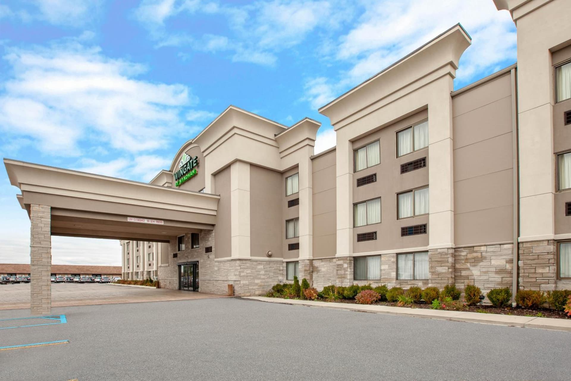 Wingate by Wyndham Detroit Metro Airport gallery photo in Romulus, MI — image 28
