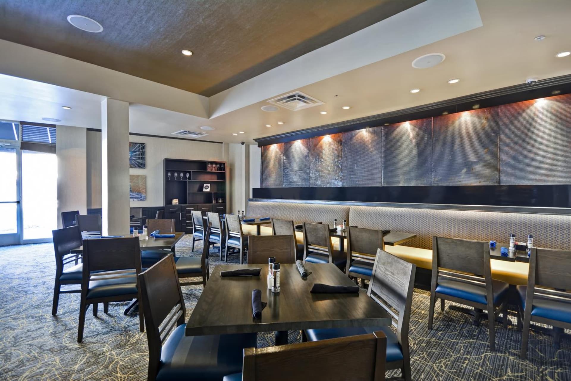 Holiday Inn Detroit Metro Airport by IHG gallery photo in Romulus, MI — image 31