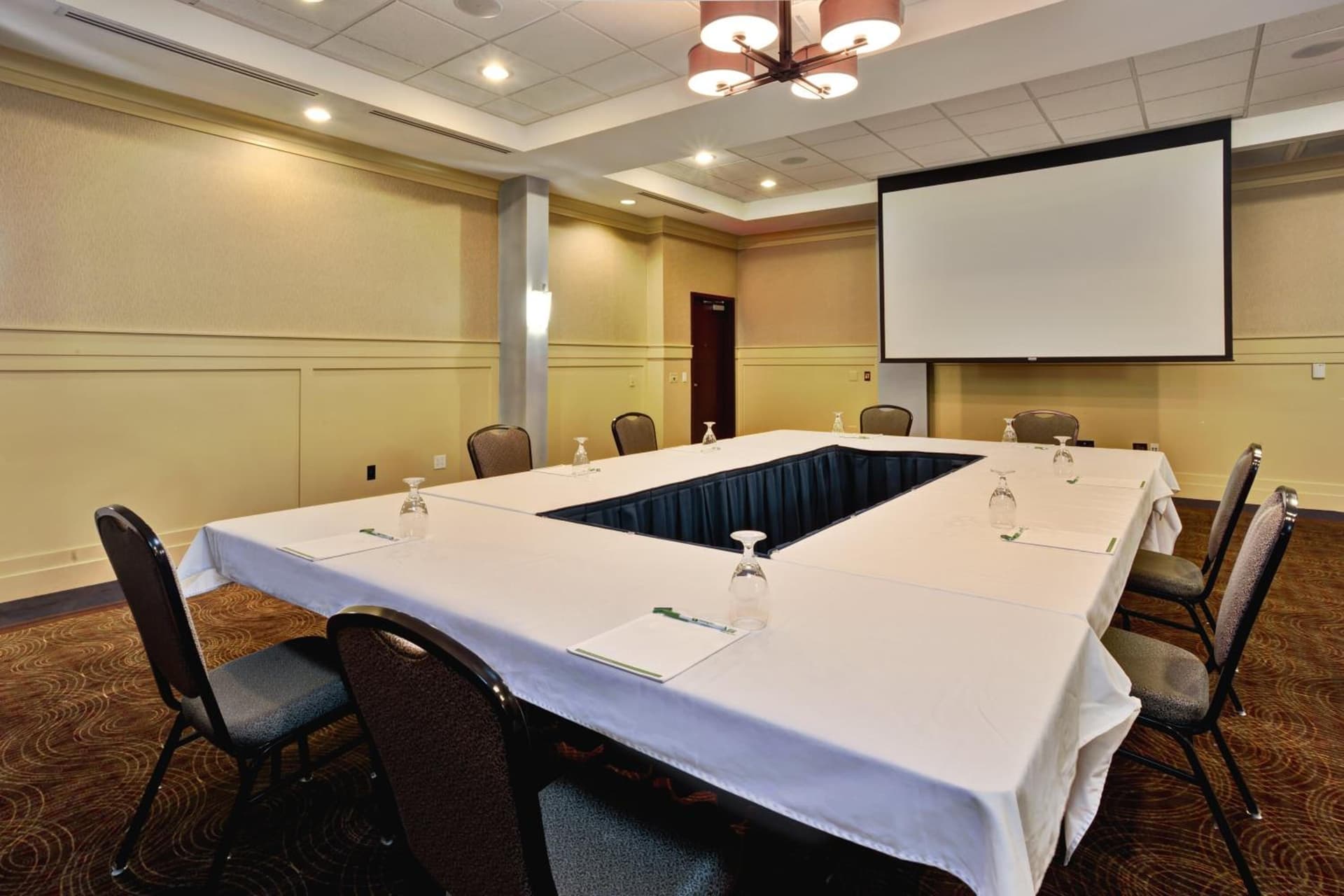 Holiday Inn Detroit Metro Airport by IHG gallery photo in Romulus, MI — image 7
