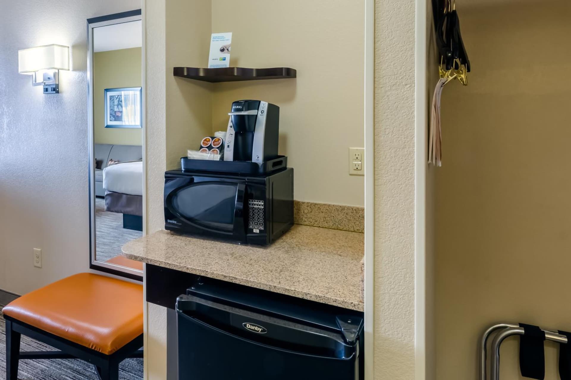 Holiday Inn Express Hotel & Suites Dallas West by IHG gallery photo in Dallas, TX — image 7