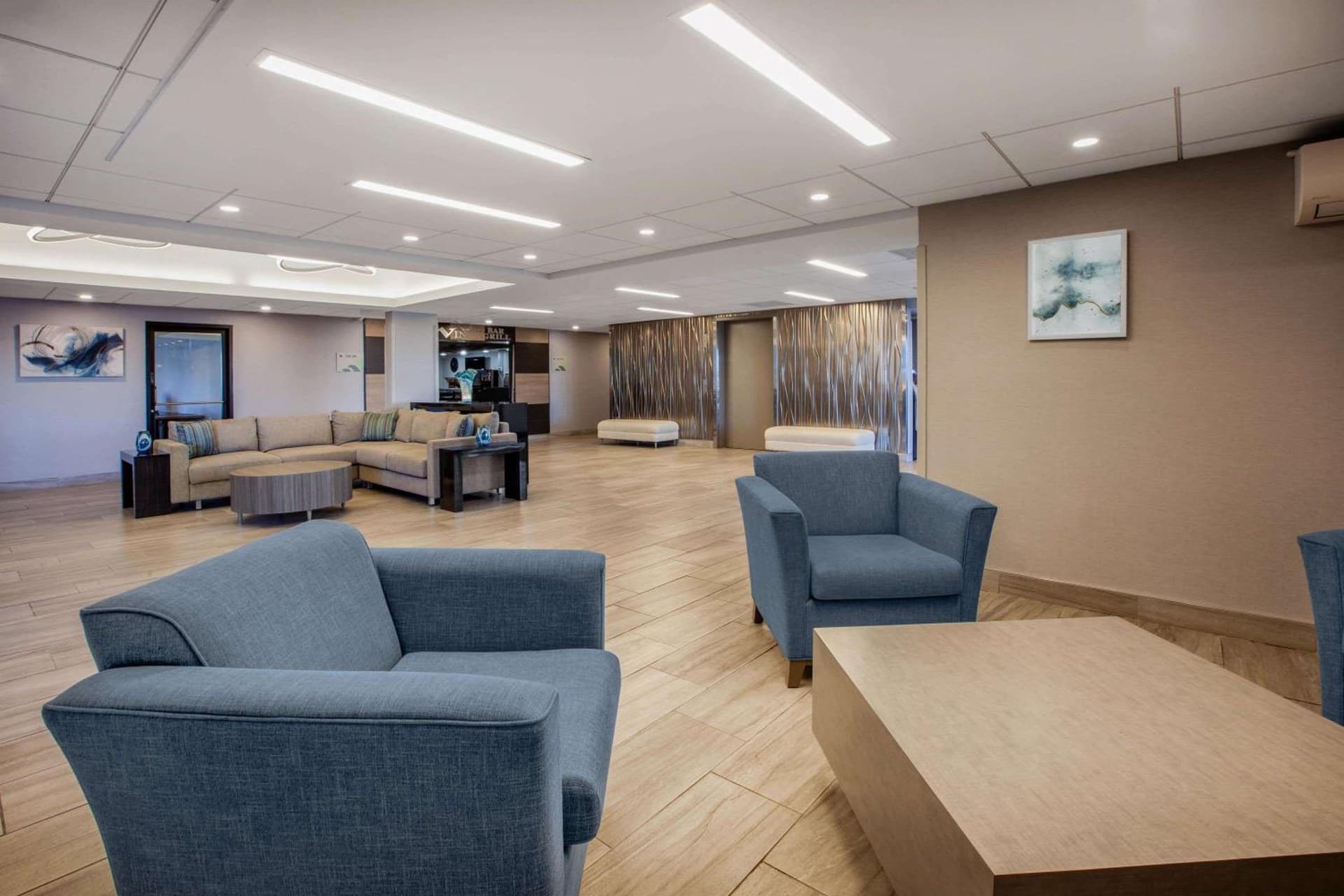 Wingate by Wyndham Detroit Metro Airport interior in Romulus, MI — gallery photo 2