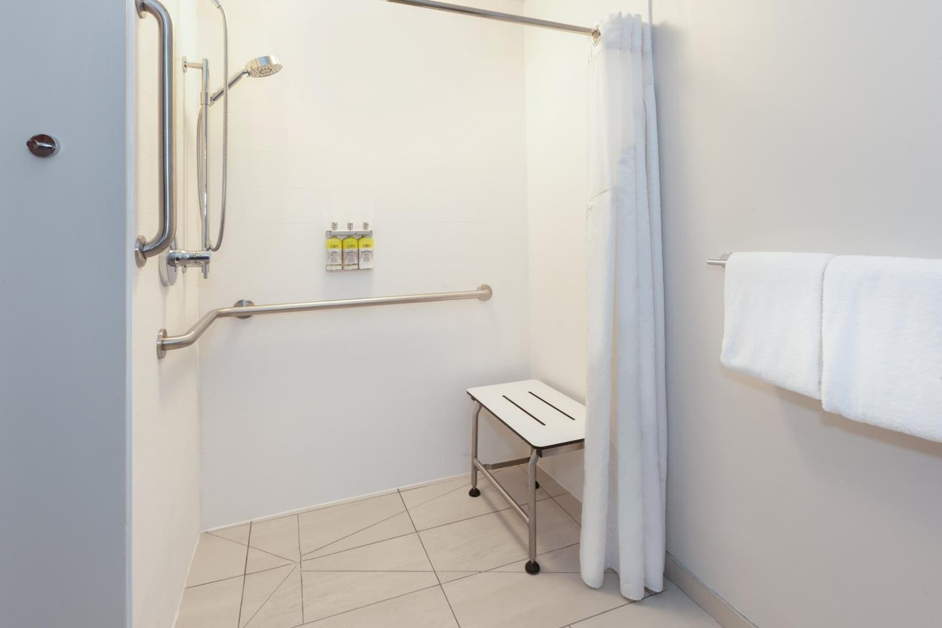 Holiday Inn Express Hotel & Suites Woodhaven by IHG gallery photo in Woodhaven, MI — image 41
