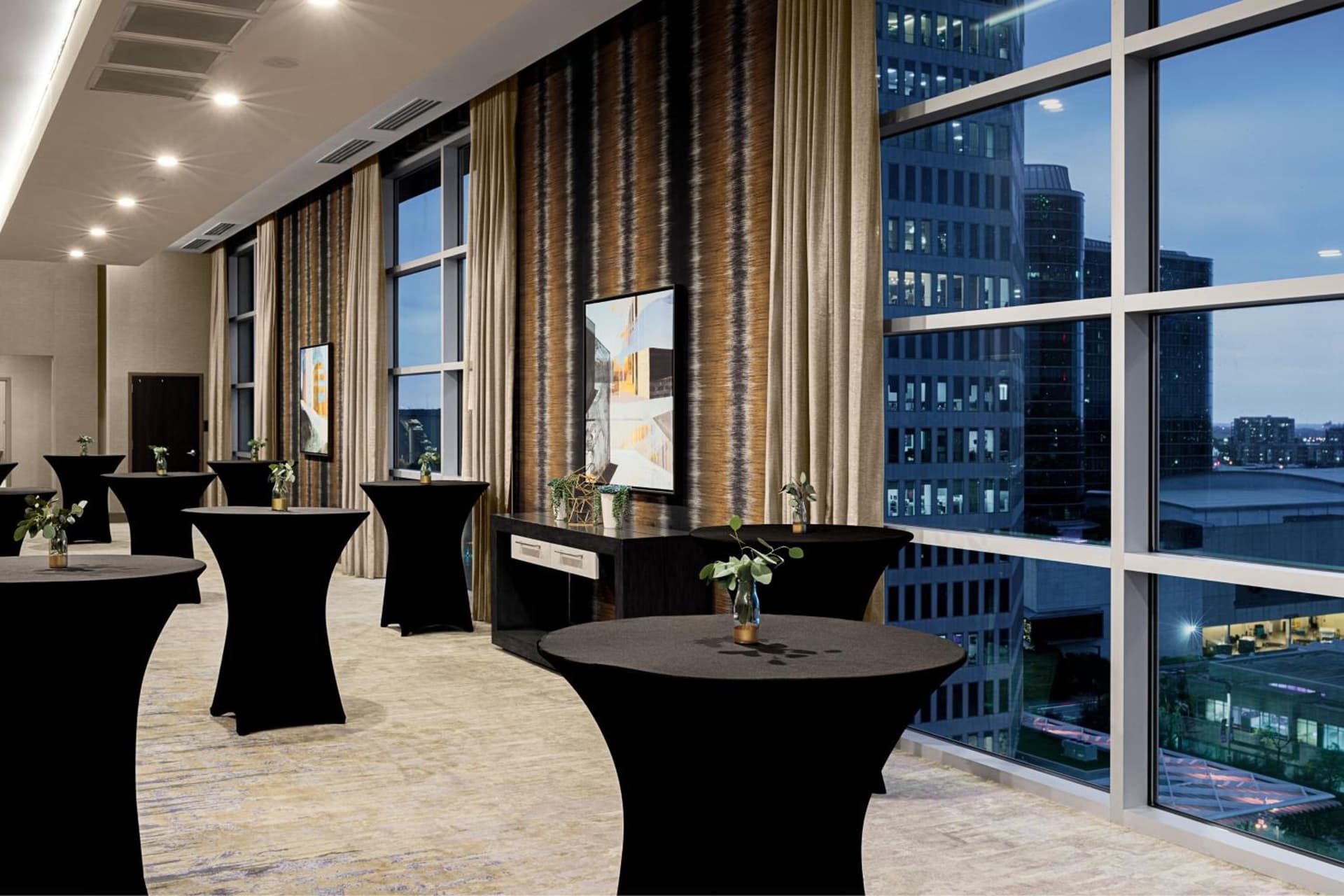 Courtyard by Marriott Dallas Downtown/Reunion District property photo 50 of 51 in Dallas, Texas