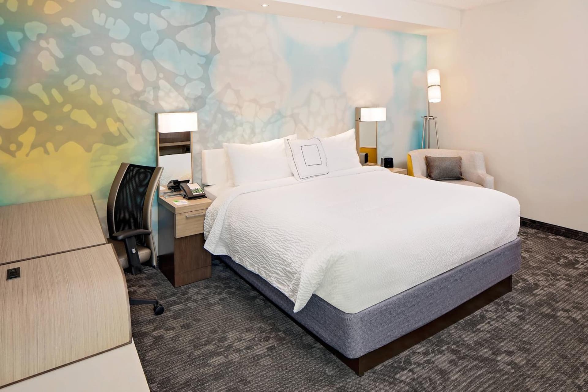 Courtyard by Marriott Dallas Downtown/Reunion District guest room in Dallas, Texas