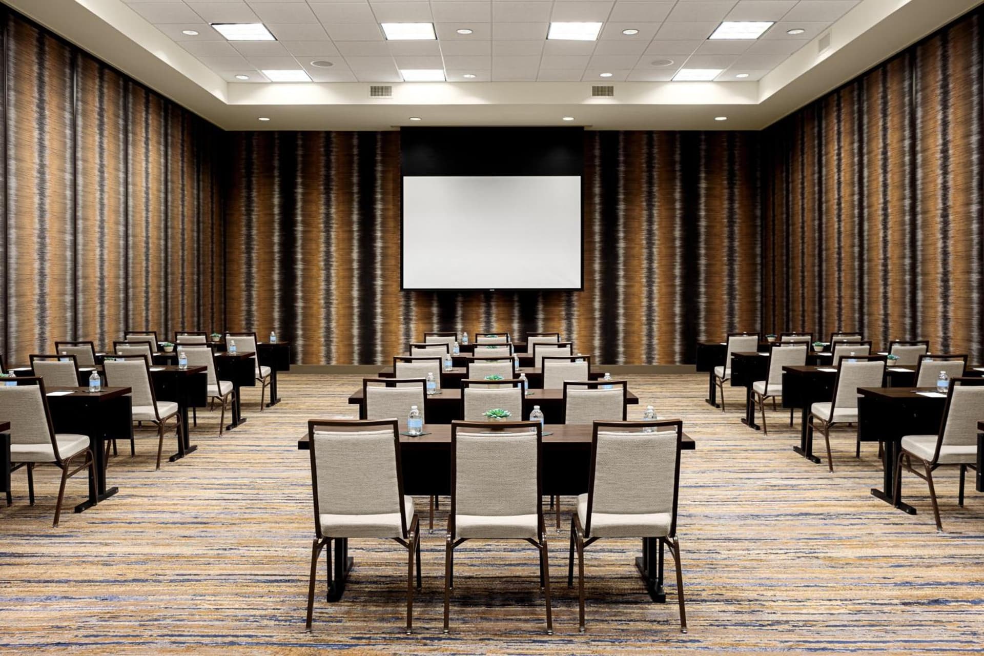 Courtyard by Marriott Dallas Downtown/Reunion District property photo 7 of 51 in Dallas, Texas