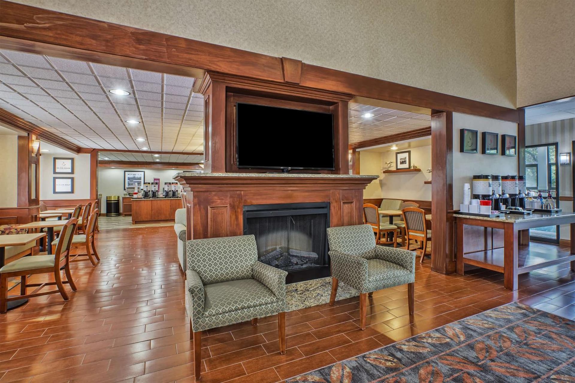 Hampton Inn Detroit/Belleville-Airport Area interior in Belleville, MI — gallery photo 2
