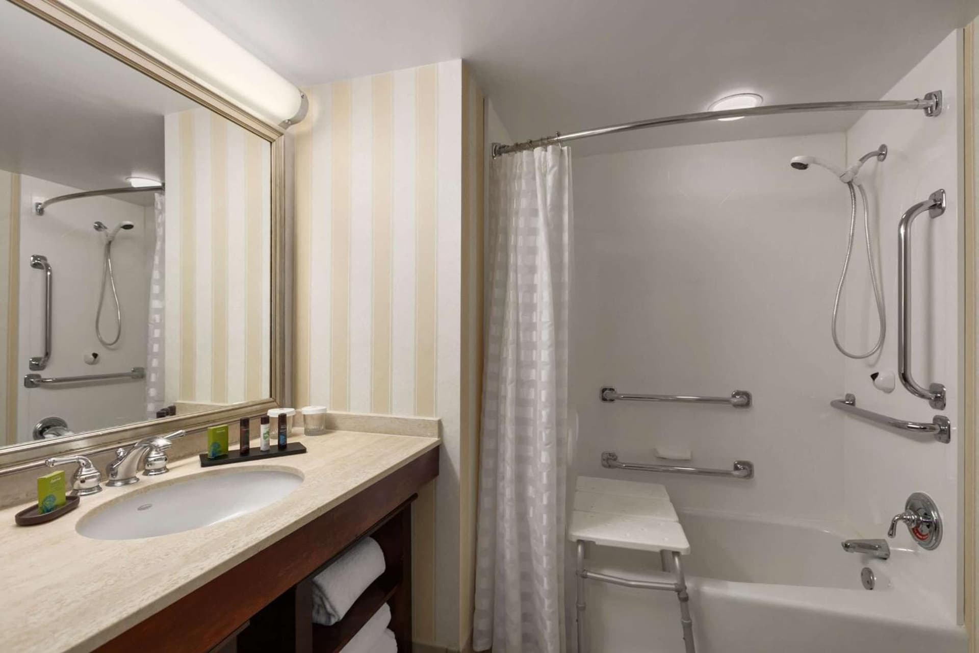 Embassy Suites by Hilton Baltimore at BWI Airport gallery photo in Linthicum Heights, MD — image 29
