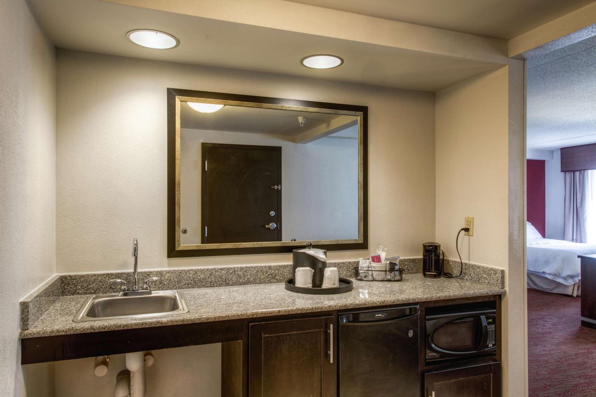 Hampton Inn & Suites Dallas Downtown lobby and breakfast area in Dallas, Texas