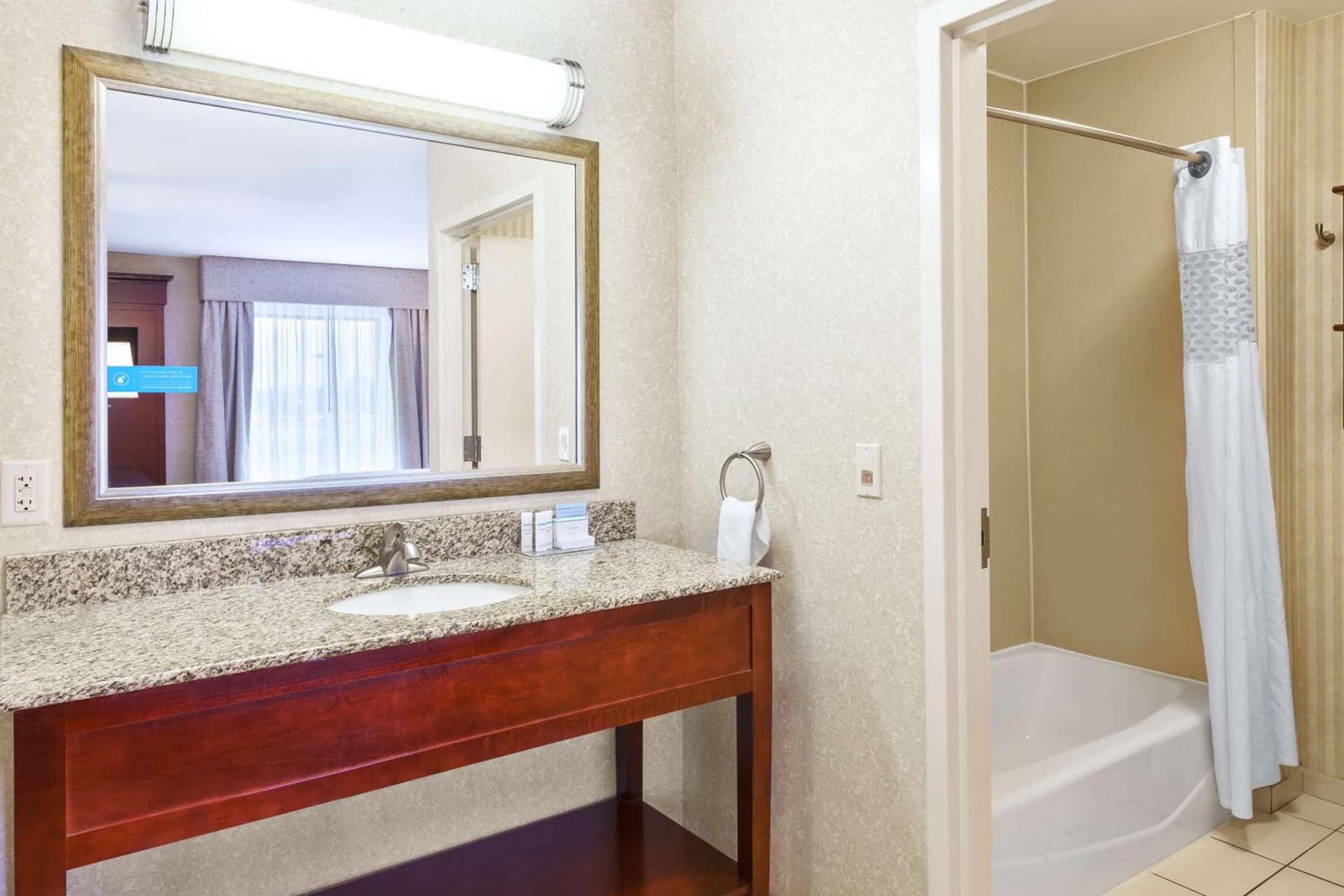 Hampton Inn Detroit/Southgate gallery photo in Southgate, MI — image 21