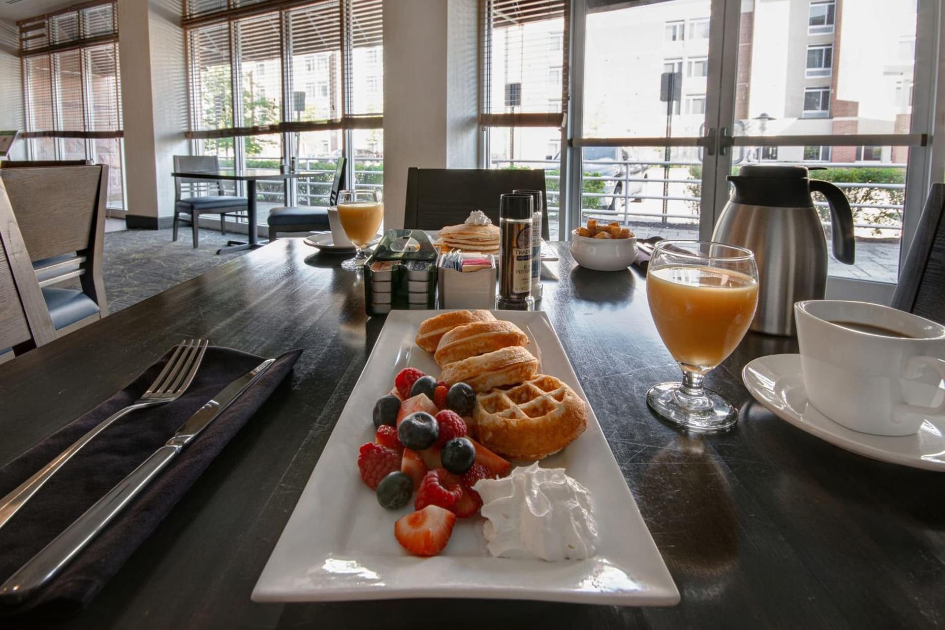 Holiday Inn Detroit Metro Airport by IHG gallery photo in Romulus, MI — image 23
