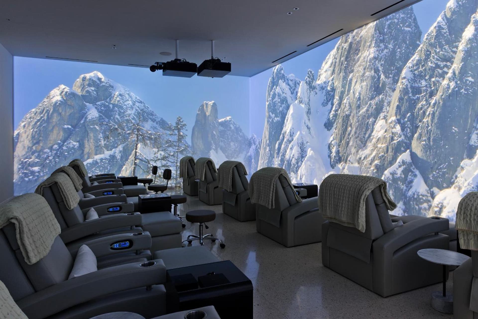 Fontainebleau Las Vegas, MICHELIN Key Award Hotel gallery photo in Las Vegas, NV — image 109