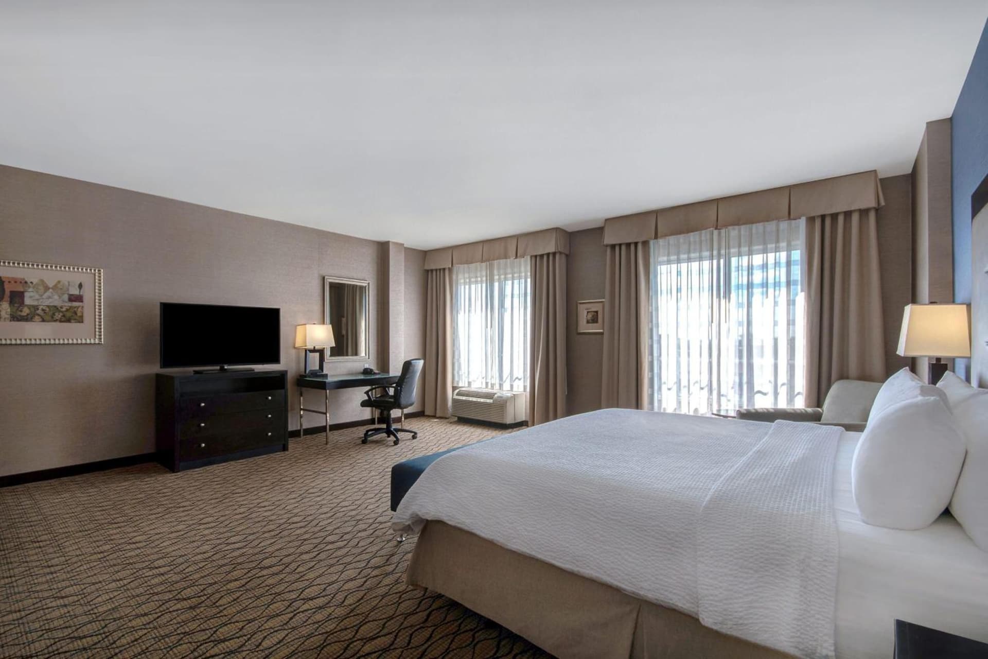 Holiday Inn Detroit Metro Airport by IHG gallery photo in Romulus, MI — image 5