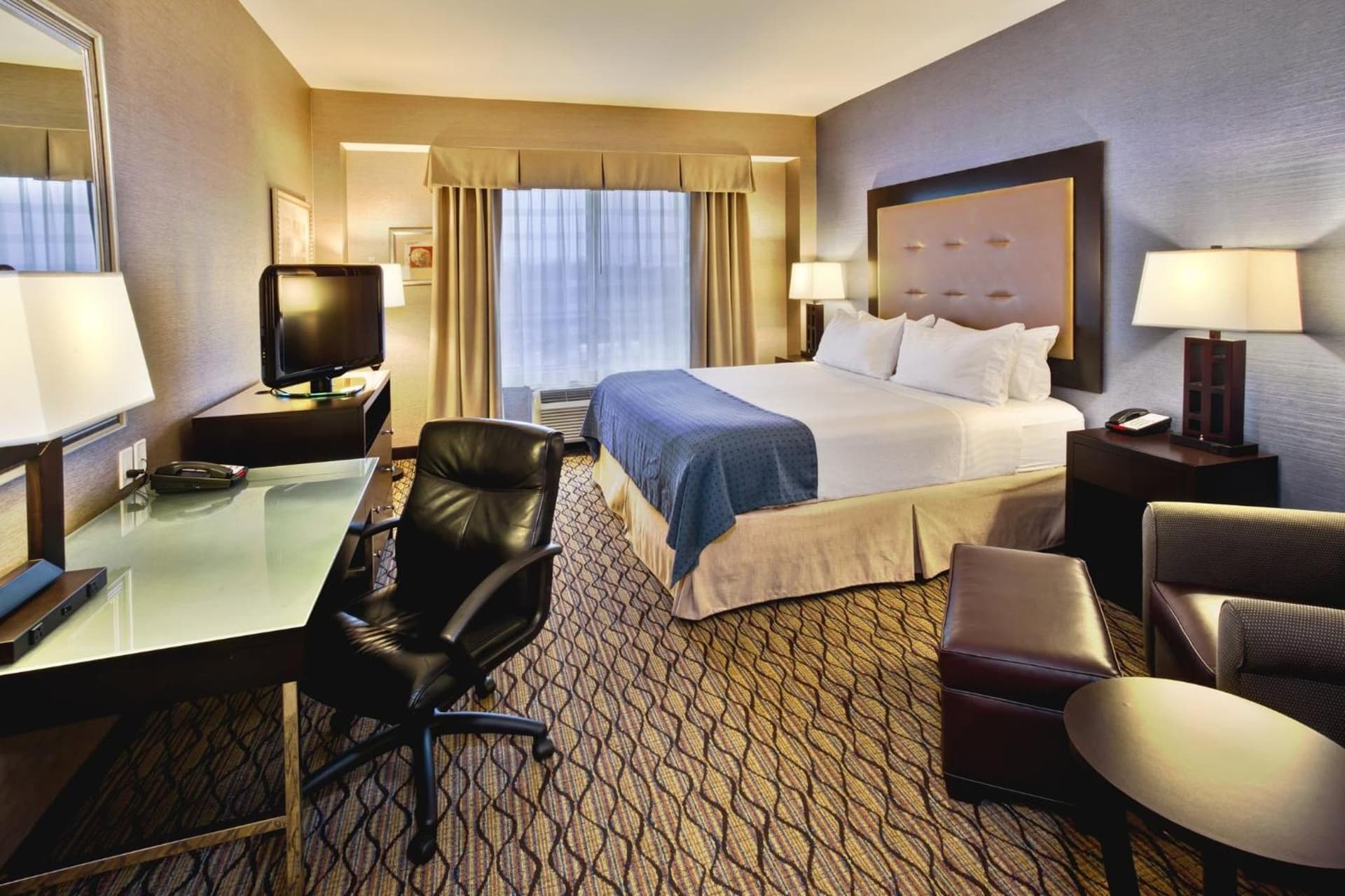 Holiday Inn Detroit Metro Airport by IHG gallery photo in Romulus, MI — image 16