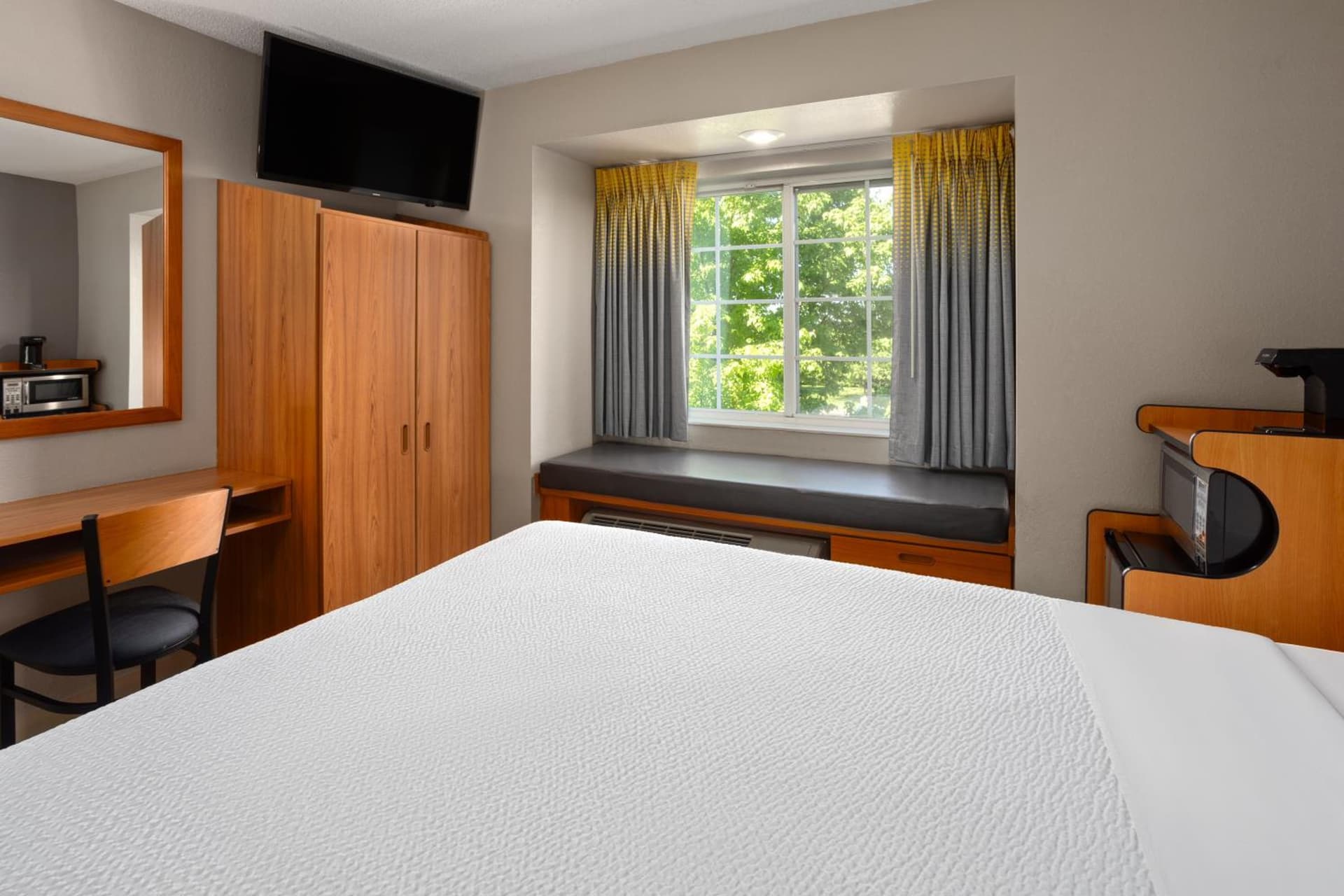 Microtel Inn & Suites by Wyndham Ann Arbor gallery photo in Ann Arbor, MI — image 25