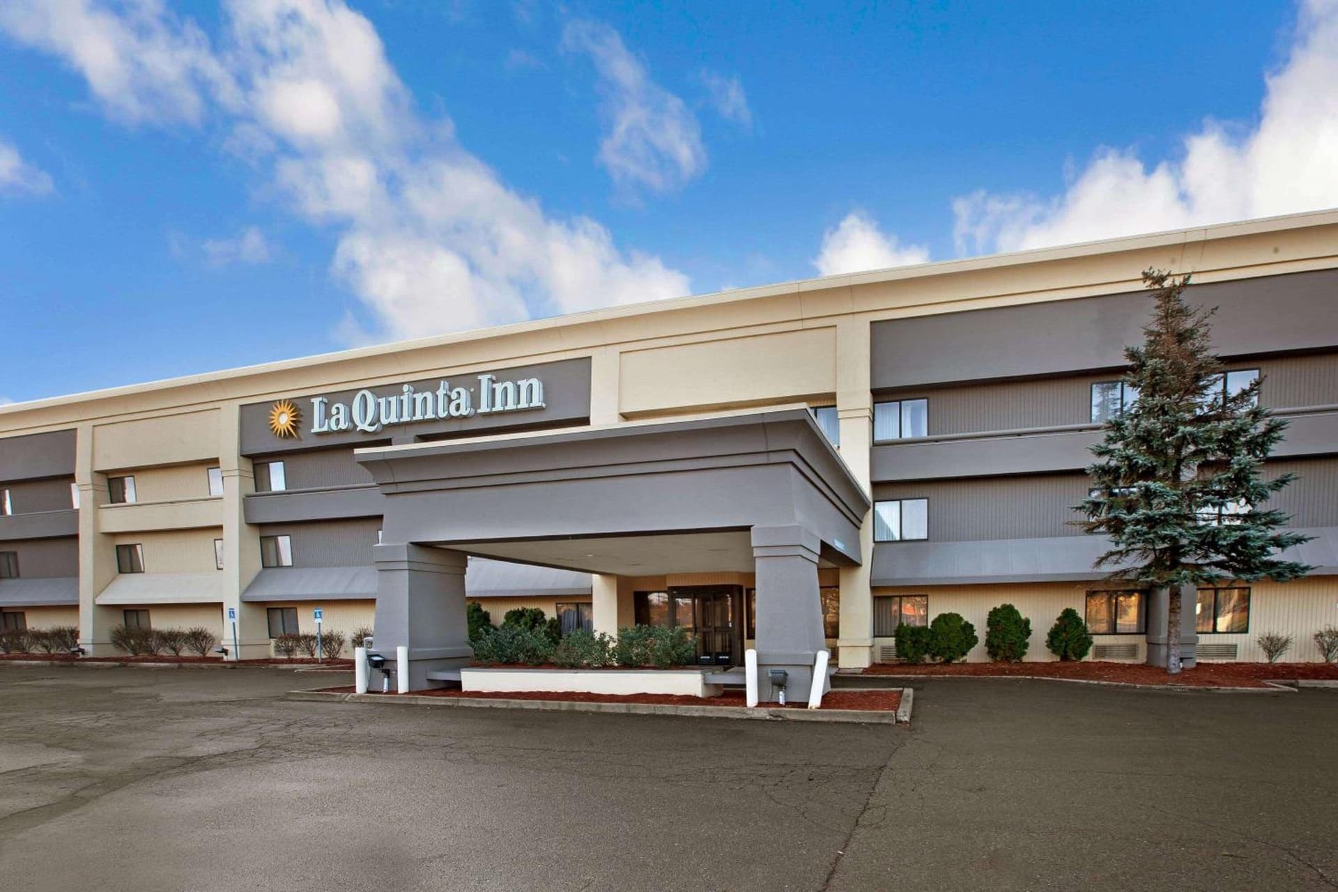 La Quinta Inn by Wyndham Detroit Canton — hotel in Romulus, Michigan