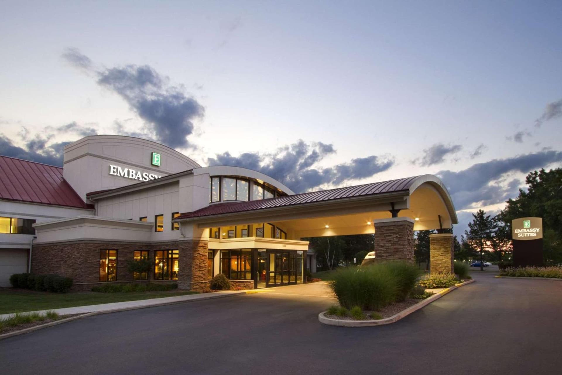 Embassy Suites by Hilton Detroit Metro Airport — hotel in Romulus, Michigan